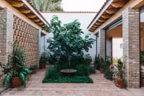 Ngôi nhà tọa lạc ở Tây Ban Nha nhưng mang phong cách truyền thống Việt