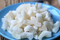 Gần nửa triệu đồng/kg, mứt dừa “lạ” ngon cỡ nào mà khách tranh nhau mua?