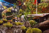 Độc đáo quán cà phê lấy mít sai trĩu quả làm “nội thất“