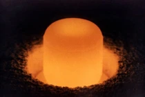 Vì sao tàu vũ trụ bay cả trăm năm không hết nhiên liệu?