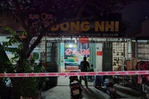 Buộc cách ly có trả phí nhóm 8 thanh niên tụ tập hát karaoke 