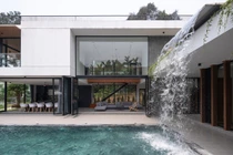 Mãn nhãn biệt thự với thác nước đổ đẹp như trời Âu ở Tam Đảo