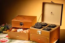 “Đập hộp” bánh trung thu dát vàng, nhân đông trùng hạ thảo có 1-0-2 trên thế giới