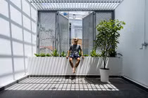 Nhà cũ kỹ, tối tăm trong hẻm đẹp không tưởng sau cải tạo 