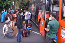 Từ 1/9, người gửi hàng trên xe khách phải cung cấp đủ các thông tin cho tài xế