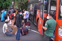 Từ 1/9, người gửi hàng trên xe khách phải cung cấp đủ các thông tin cho tài xế