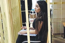 Hot girl Nga gạ tình cảnh sát hòng thoát vi phạm giao thông