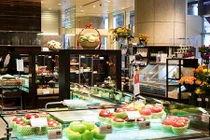 Bên trong cửa hàng trái cây đắt bậc nhất tại Nhật Bản