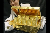 Ngã ngửa thú “đốt tiền” kì quặc của giới siêu giàu