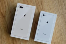 Cận cảnh iPhone 8 đầu tiên về Việt Nam giá từ 19,9 triệu đồng
