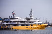 Tận mục quy trình mạ màng cầu kỳ cho siêu du thuyền hơn 450 tỷ 