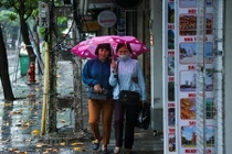 Nhiều khu vực trong cả nước có mưa, Bắc Trung Bộ có sương mù