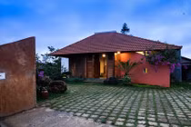 Nhà mái ngói đậm chất quê đẹp lung linh ở Lâm Đồng