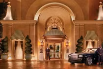 Khách sạn xa xỉ như lạc vào “xứ sở thần tiên” ở Las Vegas