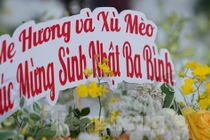 Xót xa vòng hoa mừng sinh nhật bên linh cữu Phó Chủ tịch Thường trực Lê Hoà Bình