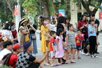 Chủ tịch Hà Nội hỏa tốc yêu cầu dừng tập trung đông người không cần thiết