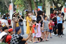 Chủ tịch Hà Nội hỏa tốc yêu cầu dừng tập trung đông người không cần thiết