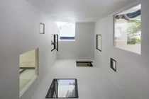 Ngôi nhà giữa Sài Gòn ngập nắng gió, mướt mắt được báo ngoại khen hết lời