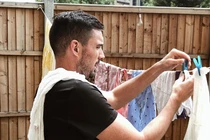 Chồng siêu mẫu Hà Anh giặt đồ, rửa bát, chuẩn chồng hiện đại giờ phải thế