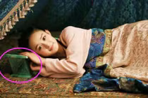 Vì sao ngủ chớ quay đầu ra cửa, nghe tiếng gọi không được thưa? 