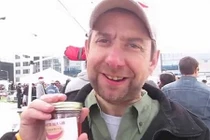 Từ kẻ ăn chơi muốn tự tử, người đàn ông thành triệu phú nhờ... tương ớt 