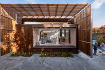 Biệt thự hướng Tây mát rượi với mặt tiền nan chớp