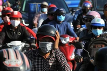 Đường từ miền Tây lên TP.HCM kẹt cứng, tài xế ngủ gật giữa dòng xe