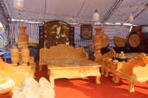 Bóc giá 3 bộ bàn ghế bằng ngọc nổi tiếng ở Việt Nam