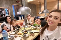 Vợ mẫu Tây của Bùi Tiến Dũng ở nhà chăm con xinh hết nấc