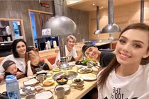 Vợ mẫu Tây của Bùi Tiến Dũng ở nhà chăm con xinh hết nấc