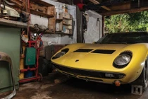 Siêu xe Lamborghini cổ vứt xó nhà kho, lấy ra bán vài chục tỷ