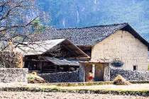 Bí mật ít biết về kiến trúc nhà trình tường của người Mông