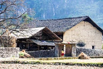 Bí mật ít biết về kiến trúc nhà trình tường của người Mông