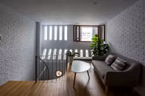 Nhà ống Hà Nội đẹp lạ lùng trên báo Tây