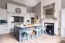 Điểm gương cho bếp xinh: Tránh ngay vị trí này nếu không muốn mất lộc, tan tình