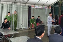 Phó phòng ngân hàng chém bố tử vong, mẹ và em gái bị thương