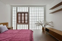 Nhà Hà Nội ngập nắng nhờ sử dụng gạch kính mới lạ