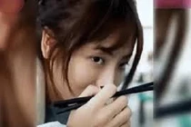 Video: Khi gái xinh đi ăn gặp crush nhưng quên trang điểm