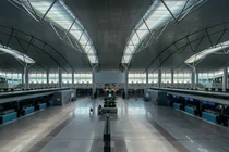 Ga quốc tế Tân Sơn Nhất vắng vẻ trong ngày mở lại toàn bộ đường bay