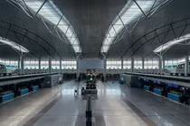 Ga quốc tế Tân Sơn Nhất vắng vẻ trong ngày mở lại toàn bộ đường bay