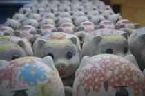 Những làng gốm tất bật sản xuất lợn đất dát vàng cho Tết Kỷ Hợi