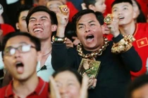 Bí mật "khủng" của đại gia đeo 13kg vàng cổ vũ tuyển Việt Nam