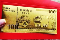 Tiền lì xì in hình heo gây sốt thị trường Tết