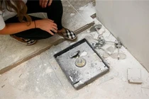 Đào nền nhà, trúng két sắt tiền tỷ chôn kín 