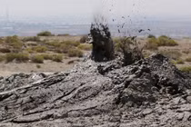 Núi lửa nhưng không phun dung nham 