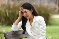 Đến thăm bố mẹ chồng cũ, tôi đau lòng khi cảnh còn người mất 