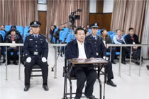 Quan tham giấu số tiền tham ô khổng lồ ở chuồng gà, bếp than, bể nước