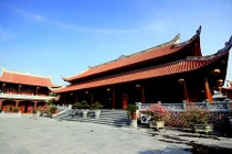 Choáng váng dinh thự khủng của các đại gia tỉnh lẻ