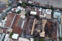 Cảnh tan hoang sau vụ cháy nhà kho ở cảng Sài Gòn