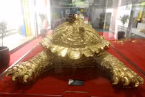 Cụ rùa Hồ Gươm mạ vàng 9999 được “hét” giá như nào?